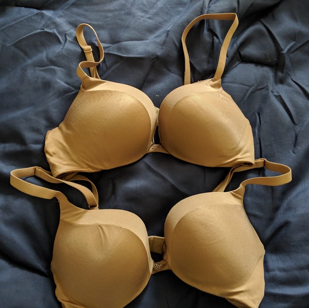 Two 32A Victoria secret so obsessed push up bras